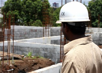 Fototapeta premium Ouvrier sur son chantier