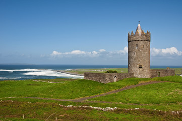Fototapeta na wymiar old irish castle in the west of ireland