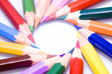 Naklejka premium circle of bright color pencils