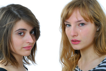 deux jeunes femme qui pleurent 2