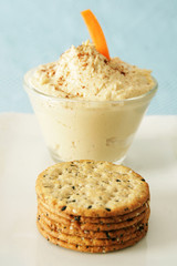 Hummus and crakers