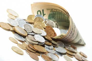 horn from dollar denominations with fine coins