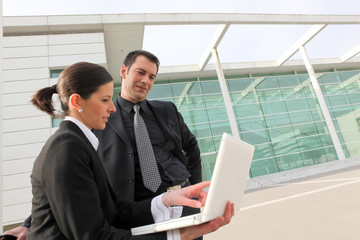 Commerciaux en rendez-vous professionnel