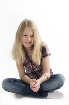Sitzendes M&auml;dchen