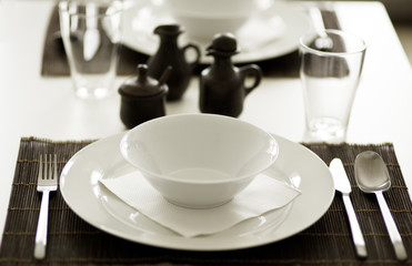 schlichter tisch