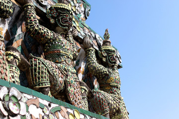 タイ　暁の寺（ワット　アルン）