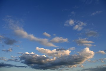 Obraz premium Blue beautiful sky with white clouds view in sunny day