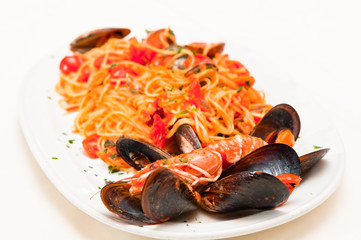 Spaghetti con frutti di mare