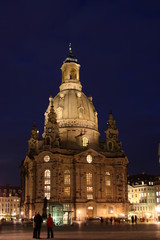 Fototapeta na wymiar Dresden Frauenkirche bei Nacht