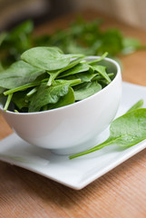 Fresh spinach leaves in a bowl