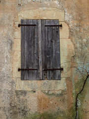 Vieux volets en bois