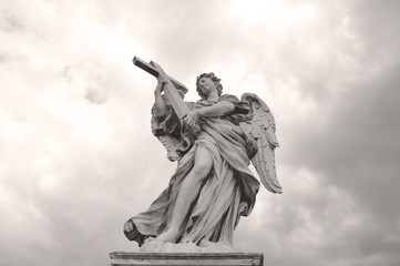 Angelo con la croce - Ponte sant'Angelo - Roma