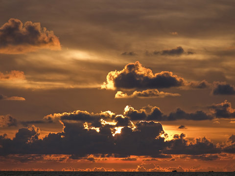 Sonnenuntergang auf der Insel Puh Quoc,Vietnam.