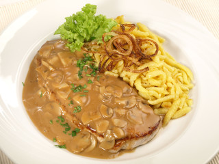 Jägerschnitzel mit Spätzle