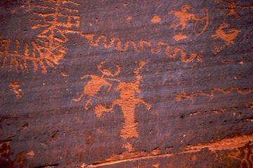 Petroglyphs showing human figures, Potash Road, Moab - obrazy, fototapety, plakaty