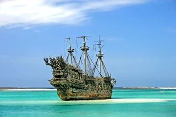 Fotobehang Caribisch piratenschip © Lucy Clark