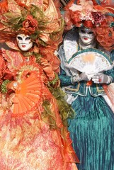 Naklejka premium Contrasti mascherati