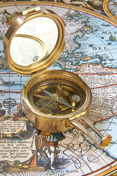 Old-fashioned compass