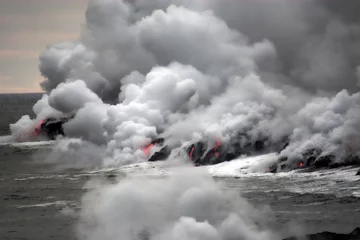 Papier Peint photo Lavable Volcan La lave se jette dans l& 39 océan