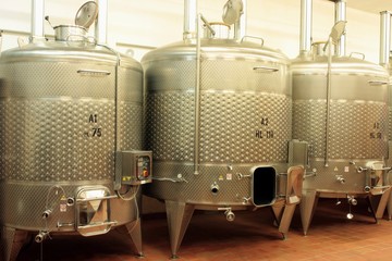 Edelstahl Tank zur Weinveredelung, Weinkeller, Stahltank