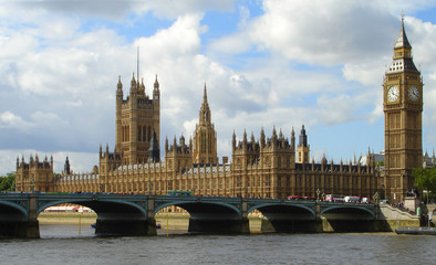Fototapeta na wymiar Big Ben and Parliament view from the Thames