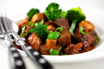 Braised beef with mushrooms and broccoli
