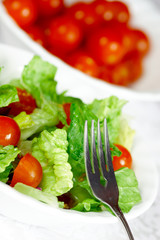 leaf green salad with tomatos