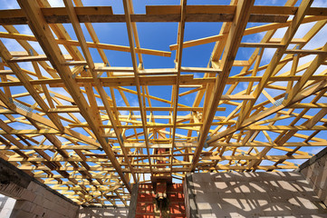 Détail d'une charpente en construction