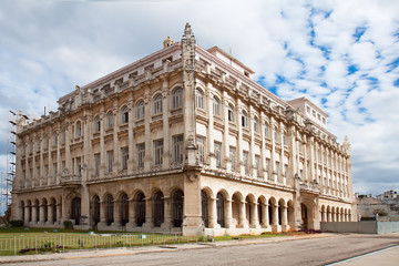 Fototapeta na wymiar Widok budynku prezydenckiego pałacu w Hawanie