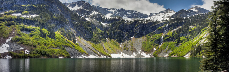 Fototapeta na wymiar Rainy Lake Panorama