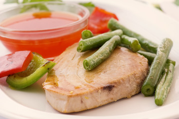 Thunfischsteak mit Gemüse
