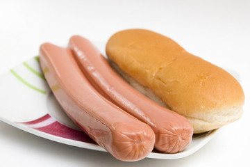 salchichas y pan