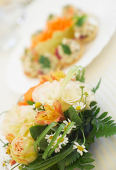 Table arrangement with flowers