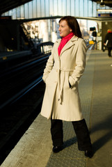 Fototapeta premium Beautiful woman in the Parisian metro waiting for the train