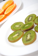 Naklejka na ściany i meble circle slices of kiwi and orange