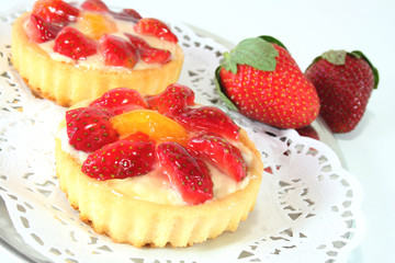 Erdbeertörtchen mit Erdbeeren