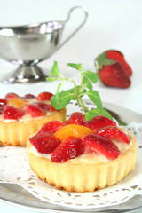 Erdbeertörtchen mit Pfefferminze