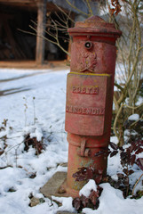 Borne incendie sous la neige