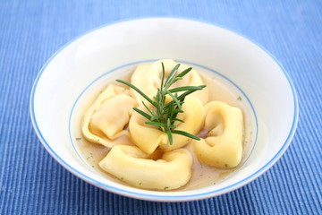 Tortellini Suppe