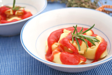 Tortellini mit Tomatensosse