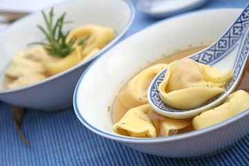 Tortellini Suppe