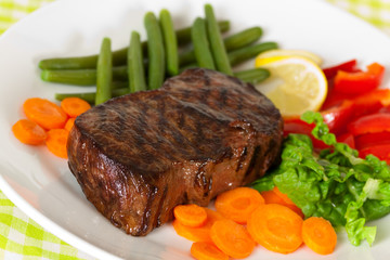 Rumpsteak-Roastbeef mit Grünen Bohnen,Paprika,Möhre,Salat