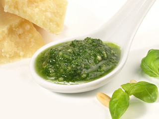 Pesto mit Parmesan