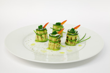 Zucchiniröllchen mit Quarkfüllung