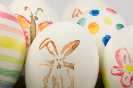 bunte bemalte Ostereier