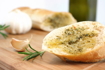 Baguette mit Kräuterbutter