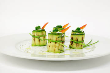 Zucchiniröllchen mit Quarkfüllung