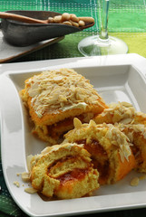 Rotolo all albicocca e mandorle - Dolci