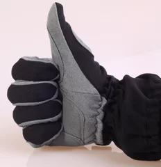 Selbstklebende Fototapeten Rennhandschuhe © Thomas Siepmann