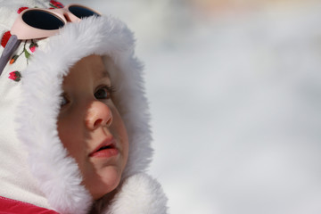 portrait de profil de bébé fille © choucashoot